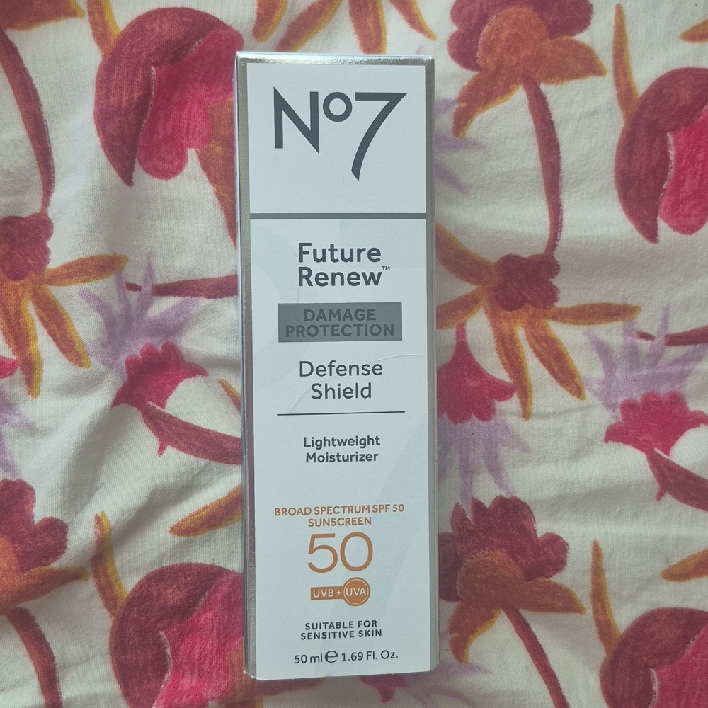 No7 Future Renew Defense Shield Lightwt Moisturizer SPF 50 - White New In Box